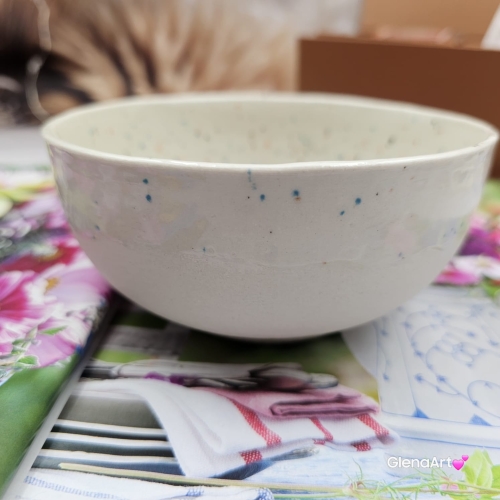 Miska beżowa ceramiczna w kropki rękodzieło ręcznie robiona z formy miska sałatkowa miseczka w kropki z jasnej masy kamionkowej