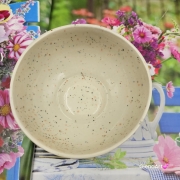 Miska beżowa ceramiczna w kropki rękodzieło ręcznie robiona z formy miska sałatkowa miseczka w kropki z jasnej masy kamionkowej