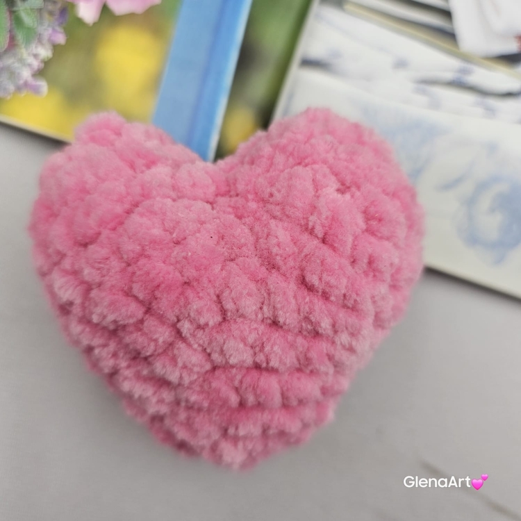 Serduszko jasnoróżowe na szydełku wykonane na szydełku śliczne malutkie serce różowe szydełko