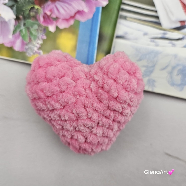 Serduszko jasnoróżowe na szydełku wykonane na szydełku śliczne malutkie serce różowe szydełko