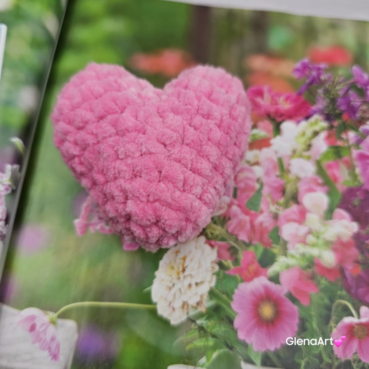 Serduszko jasnoróżowe na szydełku wykonane na szydełku śliczne malutkie serce różowe szydełko