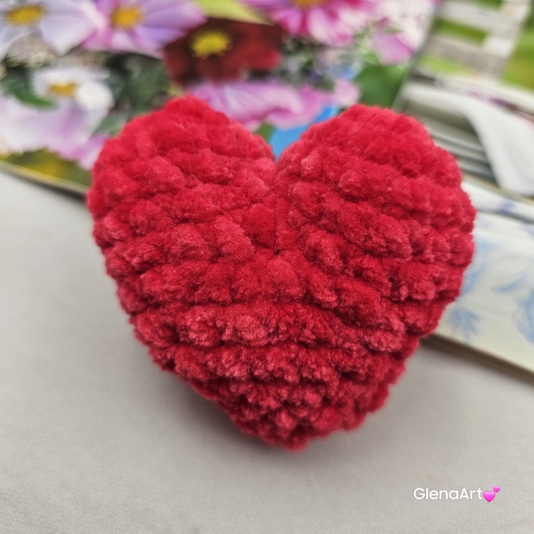 Serduszko jasnoróżowe lub czerwone na szydełku wykonane na szydełku śliczne malutkie serce różowe szydełko