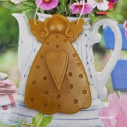 Zawieszka pszczela Aniołek ozdobna zawieszki do łazienki szuflady do szafy z wosku pszczelego 100 % naturalna pachnąca delikatnie miodkiem na sznurku gotowa do zawieszenia zawieszka do szafy łazienki Aniołek woskowy