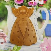 Zawieszka pszczela Aniołek ozdobna zawieszki do łazienki szuflady do szafy z wosku pszczelego 100 % naturalna pachnąca delikatnie miodkiem na sznurku gotowa do zawieszenia zawieszka do szafy łazienki Aniołek woskowy