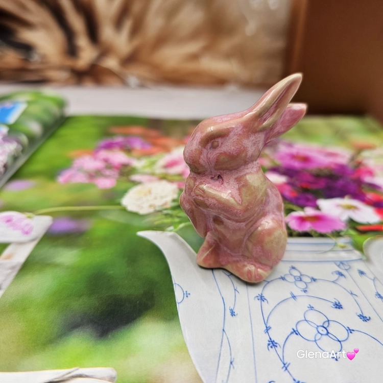 Zajączek ceramiczny figurka różowy królik zajączek ręcznie robiony Wielkanoc figurka na stół do koszyczka
