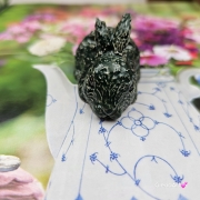 Zajączek ceramiczny figurka zielony królik zajączek ręcznie robiony Wielkanoc figurka na stół do koszyczka