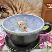 Filiżanka SOWA ceramiczna ze spodkiem i sową w środku ręcznie toczona i malowana z sową i ze spodkiem prezent dla miłośnika natury w kolorze niebieskiego przenikającym się sówka dla nauczyciela