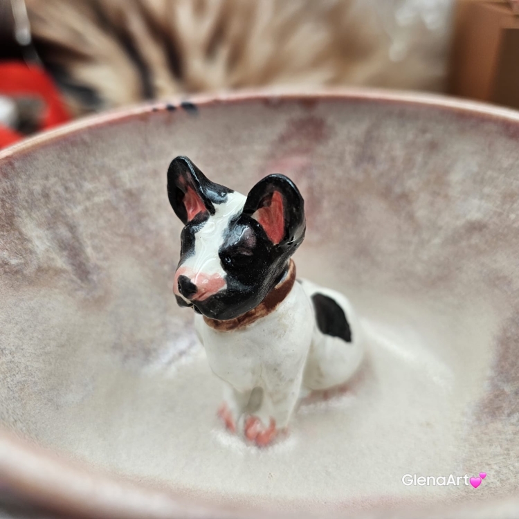 Filiżanka z BULDOGIEM pieskiem BULDOŻKIEM Francuskim ceramiczna ze spodkiem i zwierzakiem w środku ręcznie toczona i malowana elegancka filiżanka z pięknym szkliwem BULDOŻEK FRANCUSKI biało - czarny kubek różowy z buldożkiem pies w filiżance