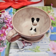 Filiżanka z BULDOGIEM pieskiem BULDOŻKIEM Francuskim ceramiczna ze spodkiem i zwierzakiem w środku ręcznie toczona i malowana elegancka filiżanka z pięknym szkliwem BULDOŻEK FRANCUSKI biało - czarny kubek różowy z buldożkiem pies w filiżance