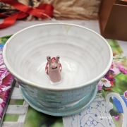 Filiżanka ŚLIMAK z czerwonym ślimakiem ceramiczna ze spodkiem i ŚLIMCZKIEM w środku ręcznie toczona i malowana elegancka filiżanka odcienie bieli i błękitu kubek ślimak kubek ślimak ze ślimakiem