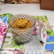 Świeca pszczela świeczka z wosku pszczelego wosk pszczeli w krysztale naturalna świeca z 100 % wosku pszczelego naturalny bez chemii pachnąca miodkiem naturalna świeczka pszczela