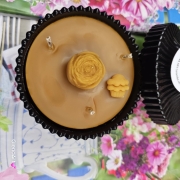 Świeca świeczka z wosku pszczelego wosk pszczeli w czarnym krysztale naturalna świeca z 100 % wosku pszczelego naturalny bez chemii pachnąca miodkiem naturalna świeczka pszczela