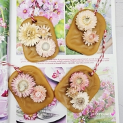 Zawieszka florencka pszczela ozdobna zawieszka do szafy z wosku pszczelego 100 % naturalna z suszem kwiatowym pachnąca delikatnie miodkiem na sznurku gotowa do zawieszenia woskowa zawieszka z dodatkami kocanki kocanka suszki