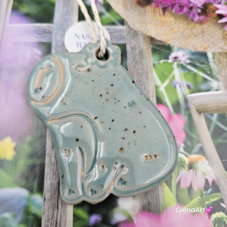 Zawieszka Kapibara seledynowa ozdoba na sznurku Kapibara ceramiczna zawieszka duża Kapibara