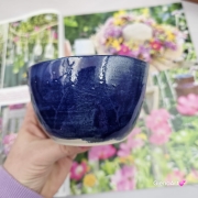 Czarka miseczka ceramiczna filiżanka bez ucha kobaltowa z zajączkiem wewnątrz czarki rękodzieło ceramika kobaltowy kolor