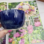 Czarka miseczka ceramiczna filiżanka bez ucha kobaltowa z zajączkiem wewnątrz czarki rękodzieło ceramika kobaltowy kolor