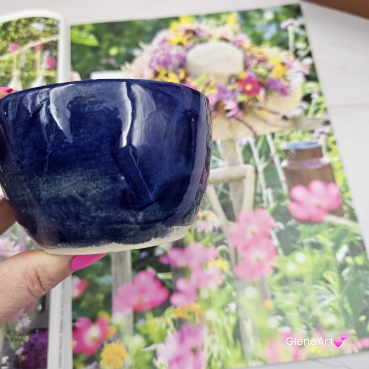 Czarka miseczka ceramiczna filiżanka bez ucha kobaltowa z zajączkiem wewnątrz czarki rękodzieło ceramika kobaltowy kolor