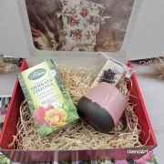 Dzień Kobiet prezent na DZIEŃ KOBIET 8 marca dla dziewczyny żony prezent dla ukochanej box prezentowy na dzień Kobiet kubek ceramiczny ręcznie robiony i herbata biofix na wiosenne wieczory i zawieszka florencka pachnąca sojowa z suszkami