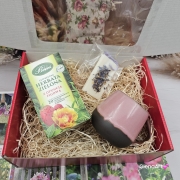 Dzień Kobiet prezent na DZIEŃ KOBIET 8 marca dla dziewczyny żony prezent dla ukochanej box prezentowy na dzień Kobiet kubek ceramiczny ręcznie robiony i herbata biofix na wiosenne wieczory i zawieszka florencka pachnąca sojowa z suszkami