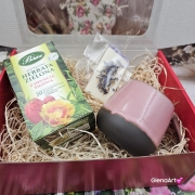 Dzień Kobiet prezent na DZIEŃ KOBIET 8 marca dla dziewczyny żony prezent dla ukochanej box prezentowy na dzień Kobiet kubek ceramiczny ręcznie robiony i herbata biofix na wiosenne wieczory i zawieszka florencka pachnąca sojowa z suszkami