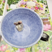 Filiżanka ZAJĄC ceramiczna ze spodkiem z ZAJĄCEM szarakiem w środku ręcznie toczona i malowana w kolorze niebieskim i grafitowym / ciemny brąz kubek zając z zającem szarakiem filiżanka na Wielkanoc