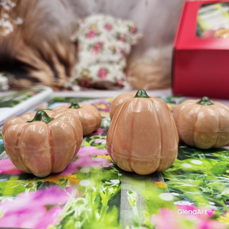 Dynia mała ceramiczna figurka dyni ręcznie robiona figurka na stół lub gdzie chcesz mini dynia dyńki mini na jesień