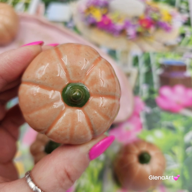Dynia mała ceramiczna figurka dyni ręcznie robiona figurka na stół lub gdzie chcesz mini dynia dyńki mini na jesień