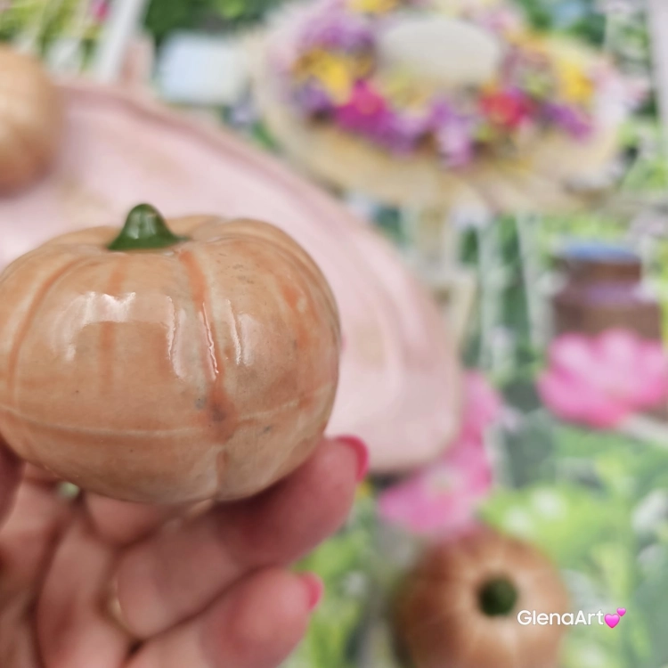 Dynia mała ceramiczna figurka dyni ręcznie robiona figurka na stół lub gdzie chcesz mini dynia dyńki mini na jesień