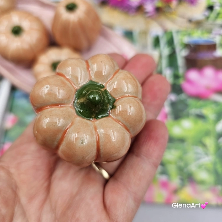 Dynia mała ceramiczna figurka dyni ręcznie robiona figurka na stół lub gdzie chcesz mini dynia dyńki mini na jesień