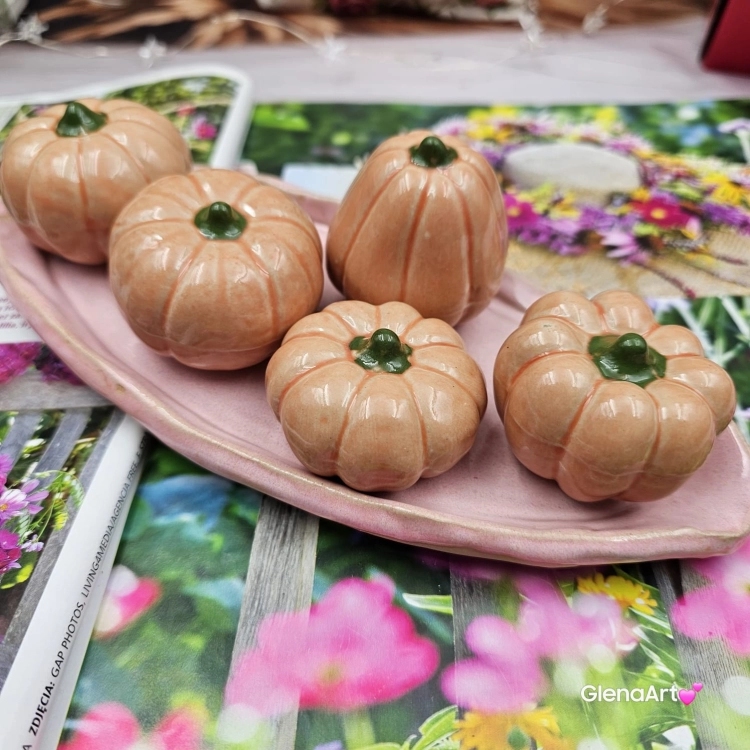 Dynia mała ceramiczna figurka dyni ręcznie robiona figurka na stół lub gdzie chcesz mini dynia dyńki mini na jesień