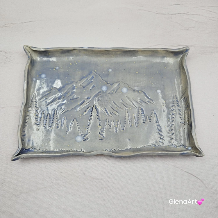 Talerzyk półmisek z górami z widokiem górskim ręcznie ulepiony w kolorze jasno niebieskim talerzyk 19x13 cm na biżuterię cukierki lub na co potrzebujesz