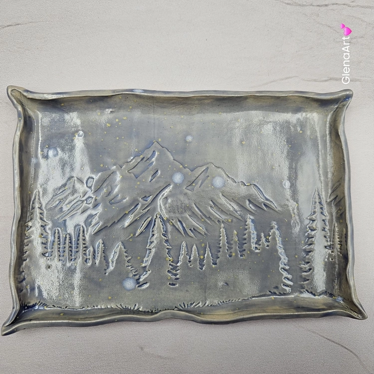 Talerzyk półmisek z górami z widokiem górskim ręcznie ulepiony w kolorze jasno niebieskim talerzyk 19x13 cm na biżuterię cukierki lub na co potrzebujesz