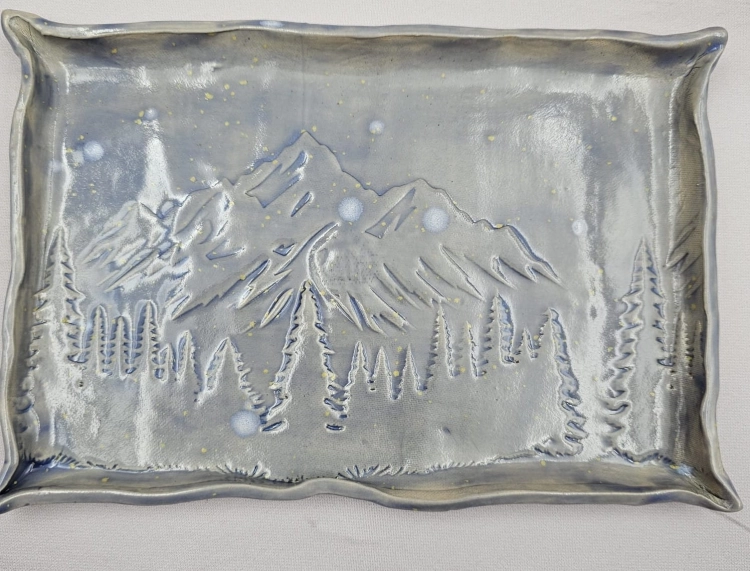 Talerzyk półmisek z górami z widokiem górskim ręcznie ulepiony w kolorze jasno niebieskim talerzyk 19x13 cm na biżuterię cukierki lub na co potrzebujesz
