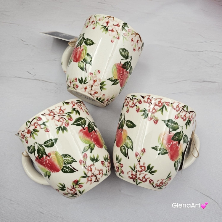 Filiżanka ZAJĄC z ZAJĄCEM SZARAKIEM ceramiczna ze spodkiem i zwierzakiem w środku ręcznie toczona i malowana elegancka filiżanka z pięknym szkliwem beżowym i niebieskim kubek zajączek