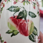 Filiżanka ZAJĄC z ZAJĄCEM SZARAKIEM ceramiczna ze spodkiem i zwierzakiem w środku ręcznie toczona i malowana elegancka filiżanka z pięknym szkliwem beżowym i niebieskim kubek zajączek