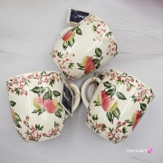 Filiżanka ZAJĄC z ZAJĄCEM SZARAKIEM ceramiczna ze spodkiem i zwierzakiem w środku ręcznie toczona i malowana elegancka filiżanka z pięknym szkliwem beżowym i niebieskim kubek zajączek