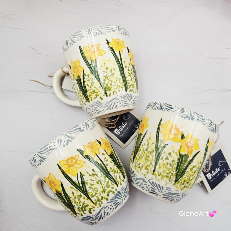 Kubek ceramiczny Bell Narcyz kaszubska ceramika ręcznie zdobiony Arbata kubek narcyzy