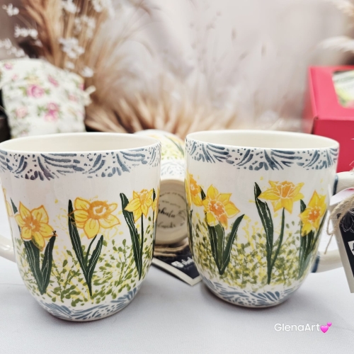 Kubek ceramiczny Bell Narcyz kaszubska ceramika ręcznie zdobiony Arbata kubek narcyzy