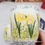 Kubek ceramiczny Bell Narcyz kaszubska ceramika ręcznie zdobiony Arbata kubek narcyzy