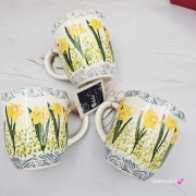 Kubek ceramiczny Bell Narcyz kaszubska ceramika ręcznie zdobiony Arbata kubek narcyzy