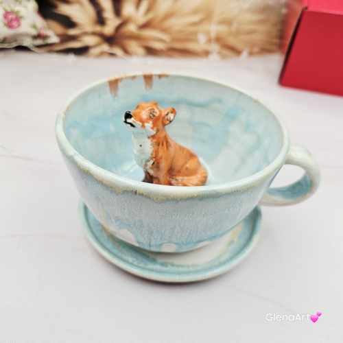 Filiżanka LISEK ceramiczna ze spodkiem i figurką Lisa rudego w środku ręcznie toczona i malowana ze spodkiem szkliwa białe i błękitne kubek lisek rudzielec cwany lisek :) kubek lisek