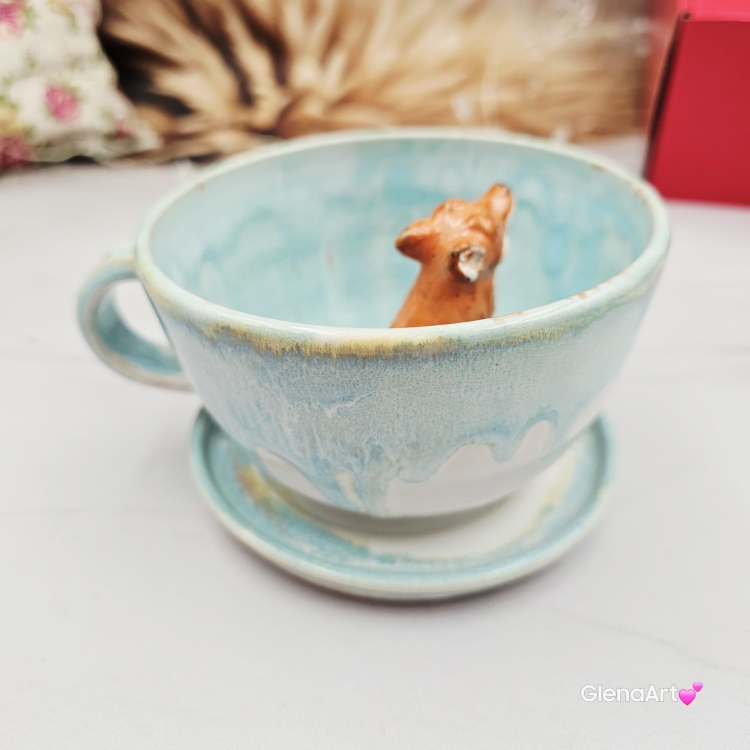 Filiżanka LISEK ceramiczna ze spodkiem i figurką Lisa rudego w środku ręcznie toczona i malowana ze spodkiem szkliwa białe i błękitne kubek lisek rudzielec cwany lisek :) kubek lisek