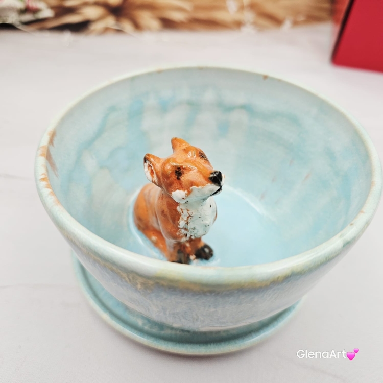 Filiżanka LISEK ceramiczna ze spodkiem i figurką Lisa rudego w środku ręcznie toczona i malowana ze spodkiem szkliwa białe i błękitne kubek lisek rudzielec cwany lisek :) kubek lisek