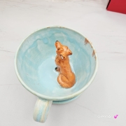Filiżanka LISEK ceramiczna ze spodkiem i figurką Lisa rudego w środku ręcznie toczona i malowana ze spodkiem szkliwa białe i błękitne kubek lisek rudzielec cwany lisek :) kubek lisek