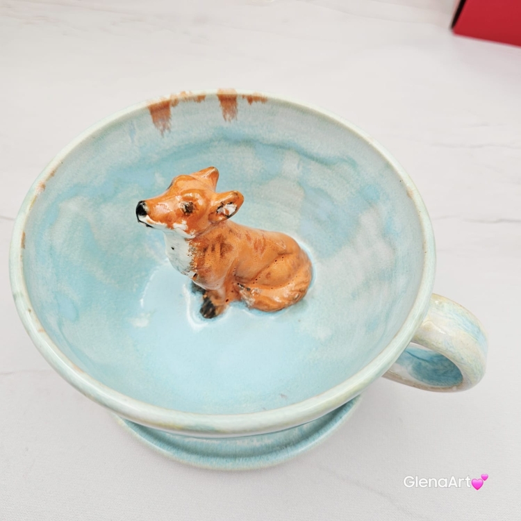 Filiżanka LISEK ceramiczna ze spodkiem i figurką Lisa rudego w środku ręcznie toczona i malowana ze spodkiem szkliwa białe i błękitne kubek lisek rudzielec cwany lisek :) kubek lisek