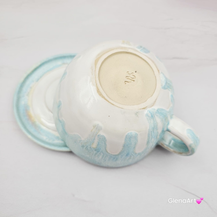 Filiżanka LISEK ceramiczna ze spodkiem i figurką Lisa rudego w środku ręcznie toczona i malowana ze spodkiem szkliwa białe i błękitne kubek lisek rudzielec cwany lisek :) kubek lisek