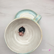 Filiżanka ŚLIMAK ze ślimakiem ceramiczna ze spodkiem i ŚLIMACZKIEM w środku ręcznie toczona i malowana elegancka filiżanka odcienie bieli i błękitu kubek ślimak kubek ślimak ze ślimakiem