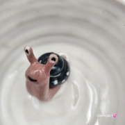 Filiżanka ŚLIMAK ze ślimakiem ceramiczna ze spodkiem i ŚLIMACZKIEM w środku ręcznie toczona i malowana elegancka filiżanka odcienie bieli i błękitu kubek ślimak kubek ślimak ze ślimakiem