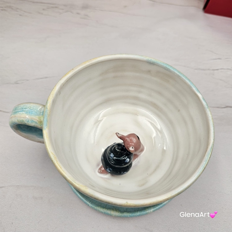 Filiżanka ŚLIMAK ze ślimakiem ceramiczna ze spodkiem i ŚLIMACZKIEM w środku ręcznie toczona i malowana elegancka filiżanka odcienie bieli i błękitu kubek ślimak kubek ślimak ze ślimakiem