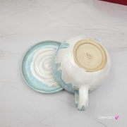 Filiżanka ŚLIMAK ze ślimakiem ceramiczna ze spodkiem i ŚLIMACZKIEM w środku ręcznie toczona i malowana elegancka filiżanka odcienie bieli i błękitu kubek ślimak kubek ślimak ze ślimakiem